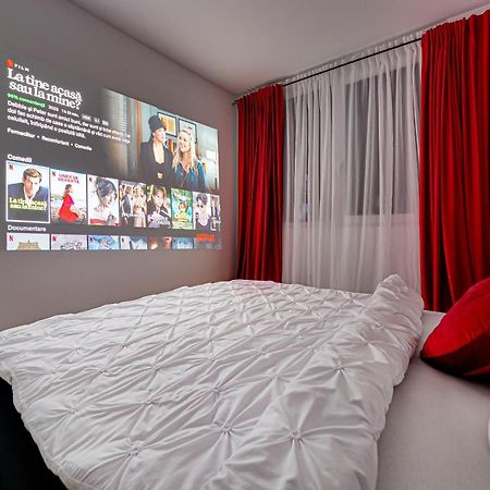 Ari Cinema Apartament With 2M Videoproiector Apartment Арад Екстериор снимка