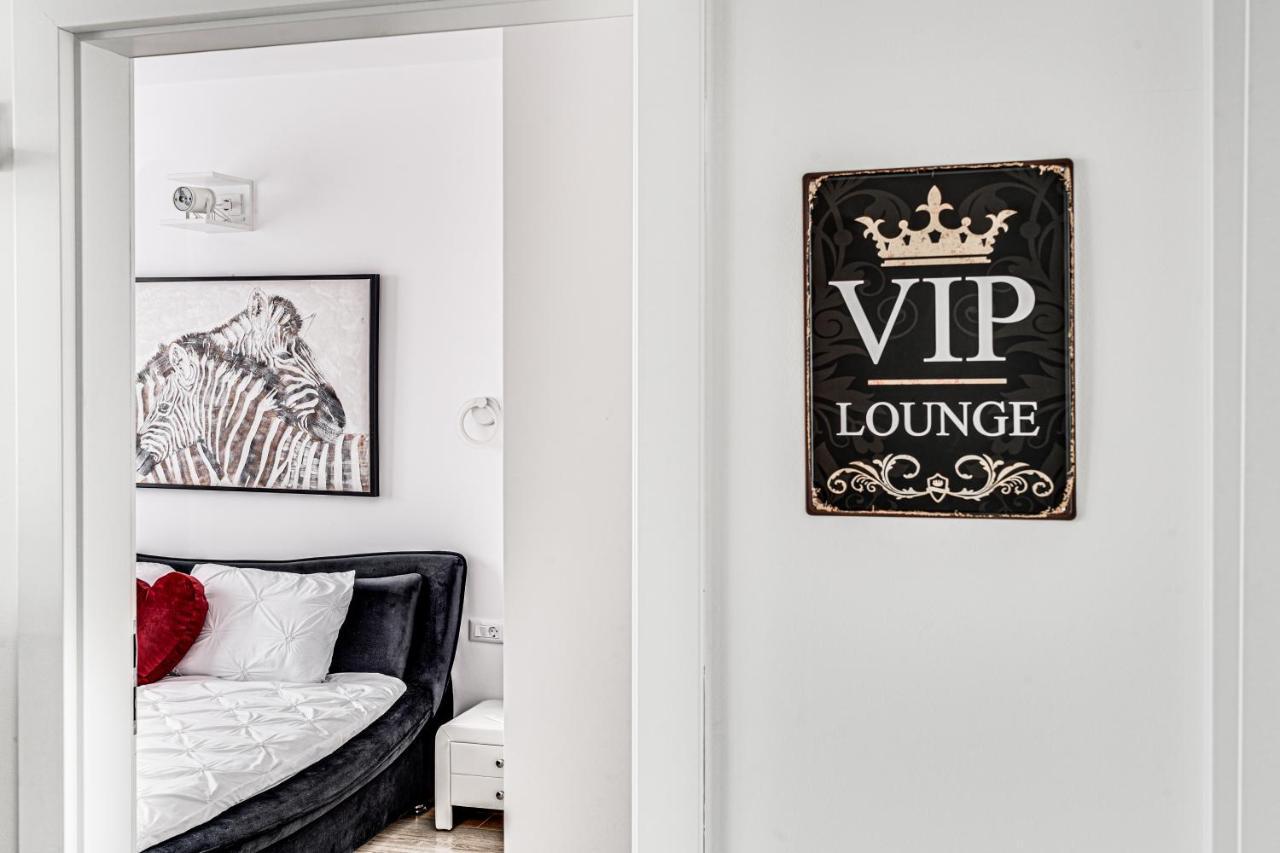 Ari Cinema Apartament With 2M Videoproiector Apartment Арад Екстериор снимка