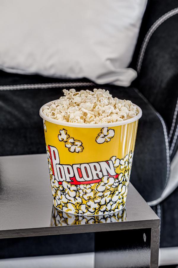 Ari Cinema Apartament With 2M Videoproiector Apartment Арад Екстериор снимка