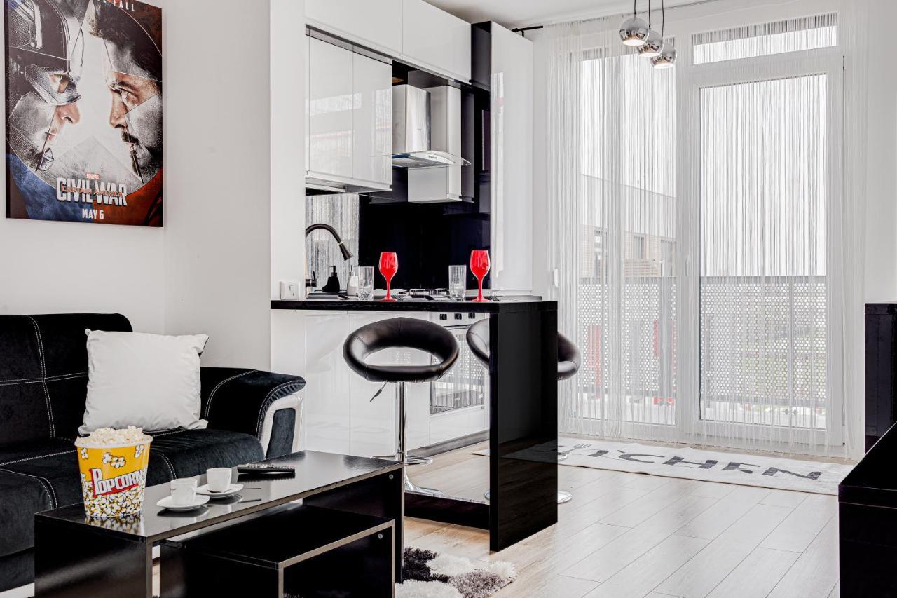 Ari Cinema Apartament With 2M Videoproiector Apartment Арад Екстериор снимка