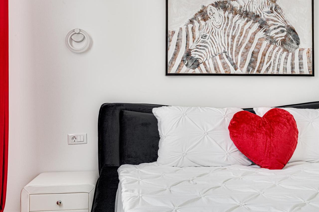 Ari Cinema Apartament With 2M Videoproiector Apartment Арад Екстериор снимка