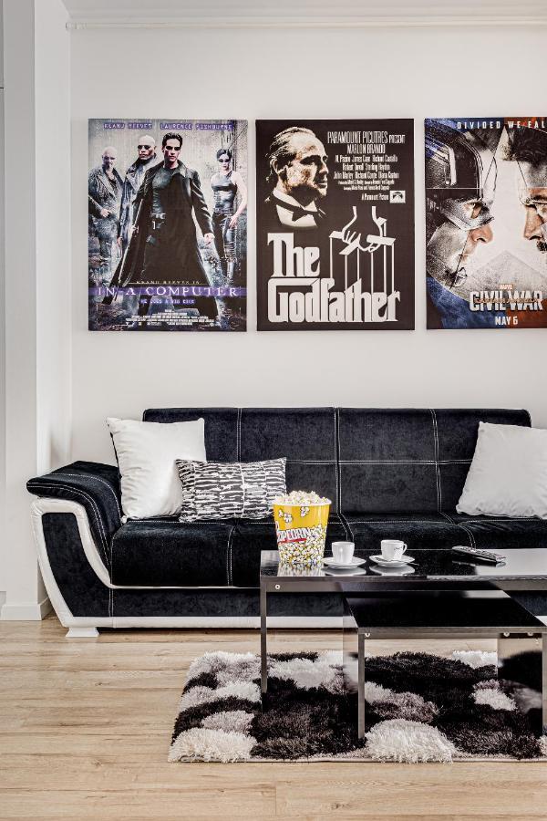 Ari Cinema Apartament With 2M Videoproiector Apartment Арад Екстериор снимка
