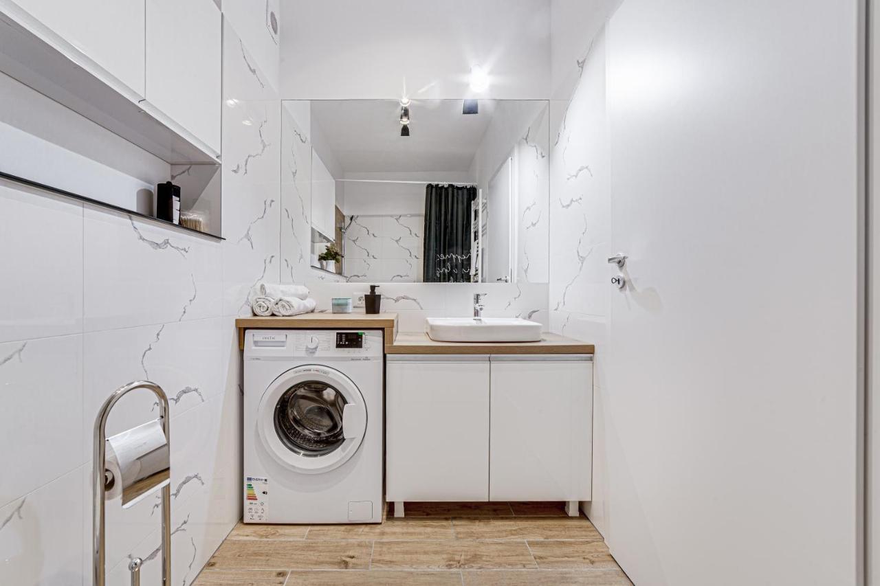 Ari Cinema Apartament With 2M Videoproiector Apartment Арад Екстериор снимка