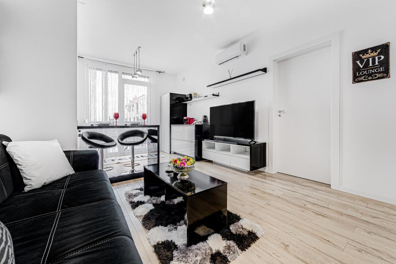 Ari Cinema Apartament With 2M Videoproiector Apartment Арад Екстериор снимка