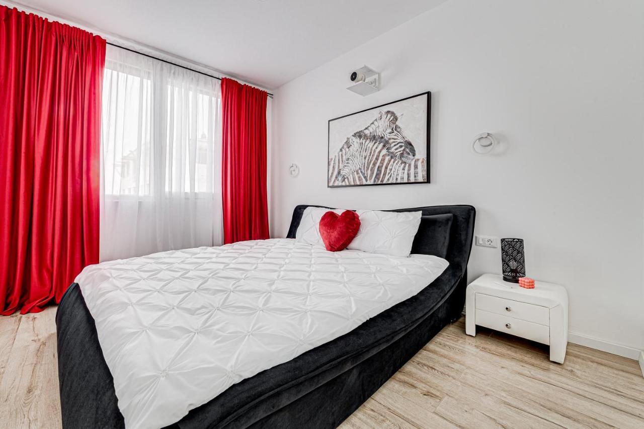 Ari Cinema Apartament With 2M Videoproiector Apartment Арад Екстериор снимка