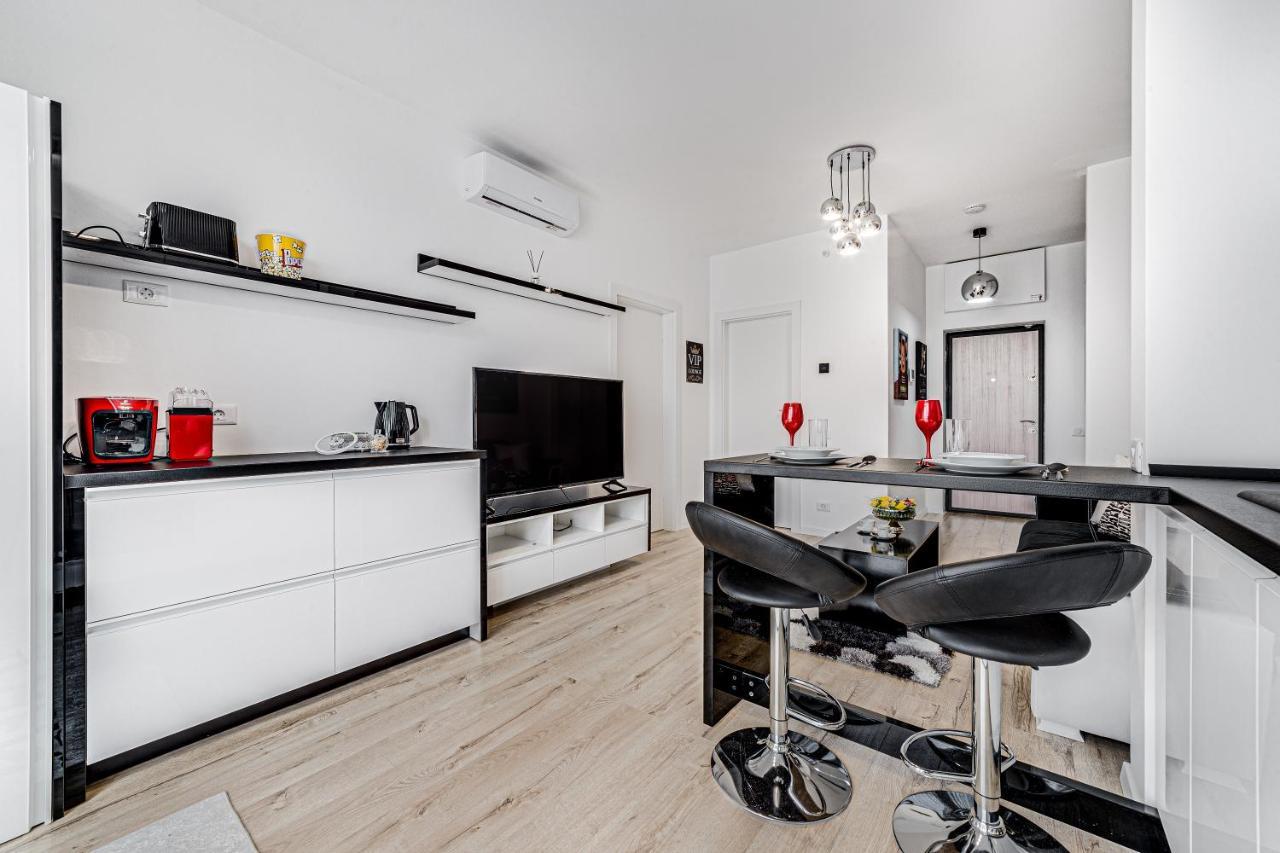 Ari Cinema Apartament With 2M Videoproiector Apartment Арад Екстериор снимка