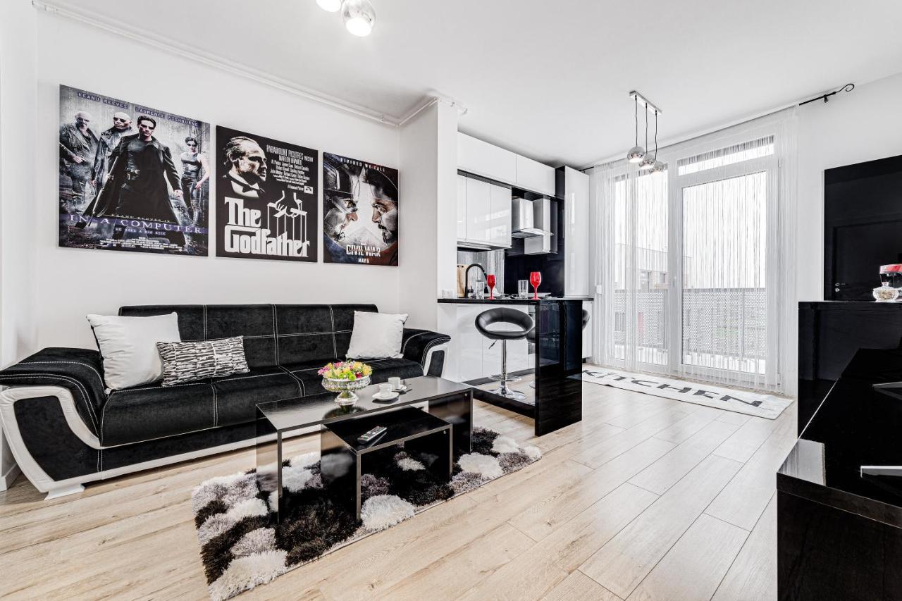 Ari Cinema Apartament With 2M Videoproiector Apartment Арад Екстериор снимка