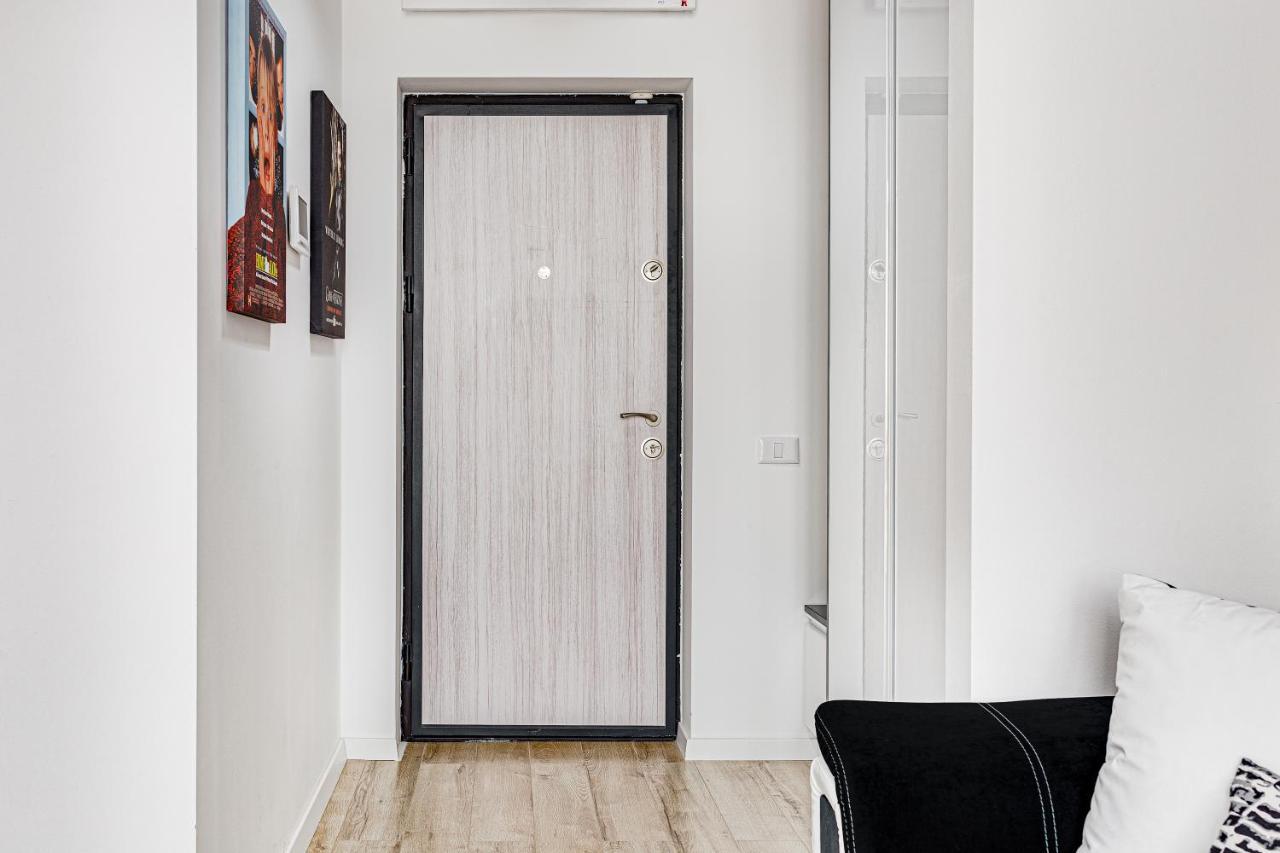 Ari Cinema Apartament With 2M Videoproiector Apartment Арад Екстериор снимка