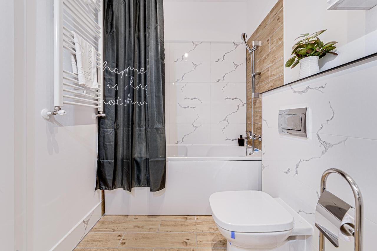 Ari Cinema Apartament With 2M Videoproiector Apartment Арад Екстериор снимка